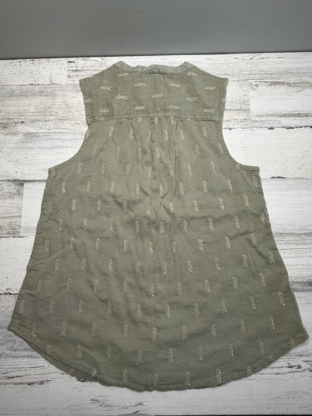 Anthropologie Vanessa Virginia Women 4 Olive Embroidered Cotton Button Front Top - Picture 2 of 10
